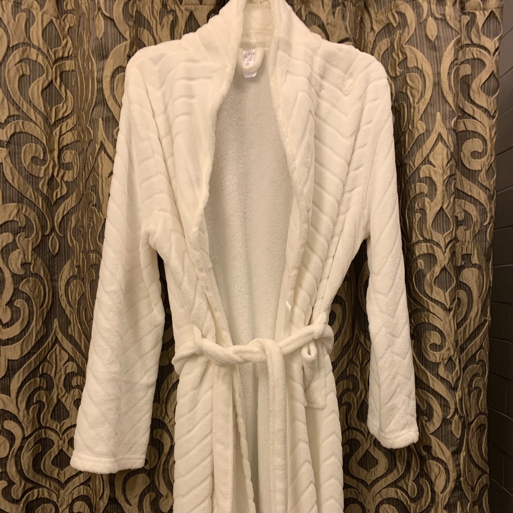 Barely used white cotton robe